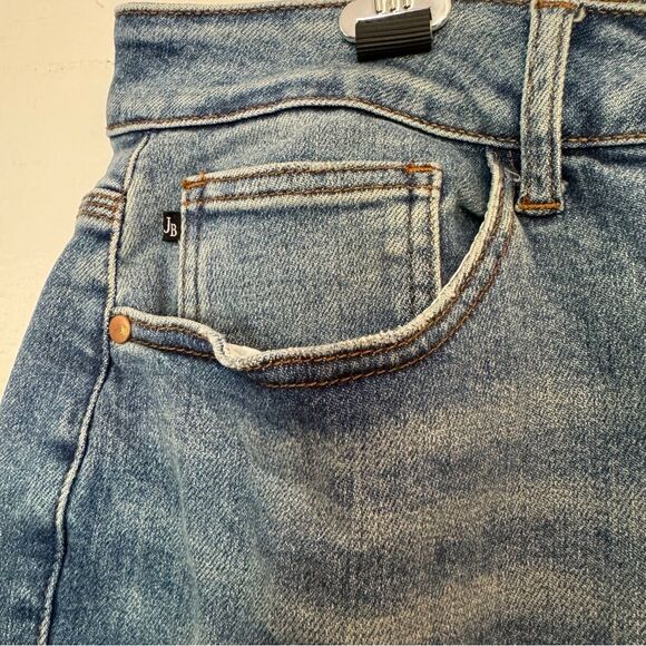 Judy Blue Yard Work Cross Over High Rise Medium Blue Wash Relaxed Fit, Size 18W - Picture 7 of 16